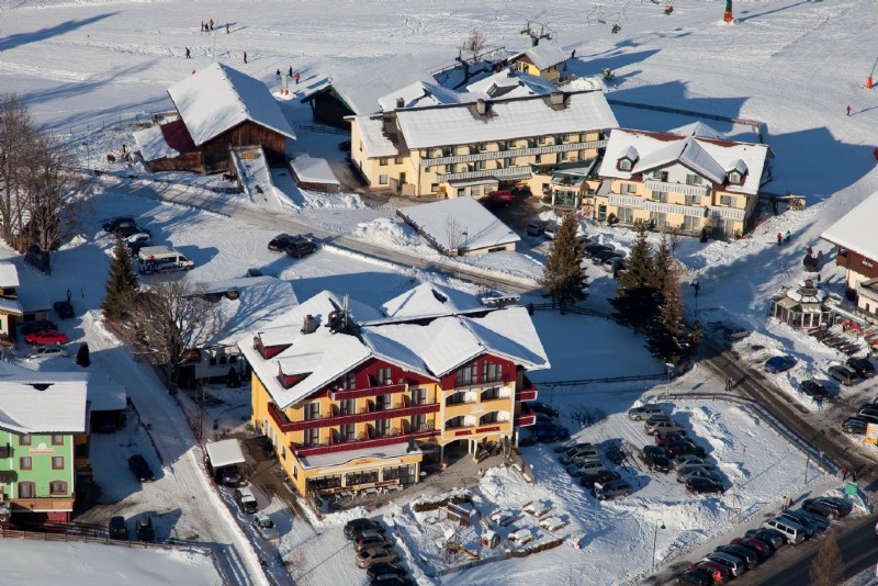 Hotel Sonneck Luftaufnahme Winter
