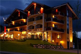 Hotel Sonneck bei Nacht